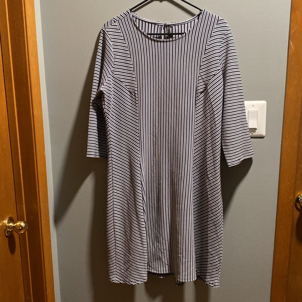 BRAND NEW WOMANS  DRESS SIZE XL! NWOT! SMOKE FREE HOME! - Picture 2 of 3